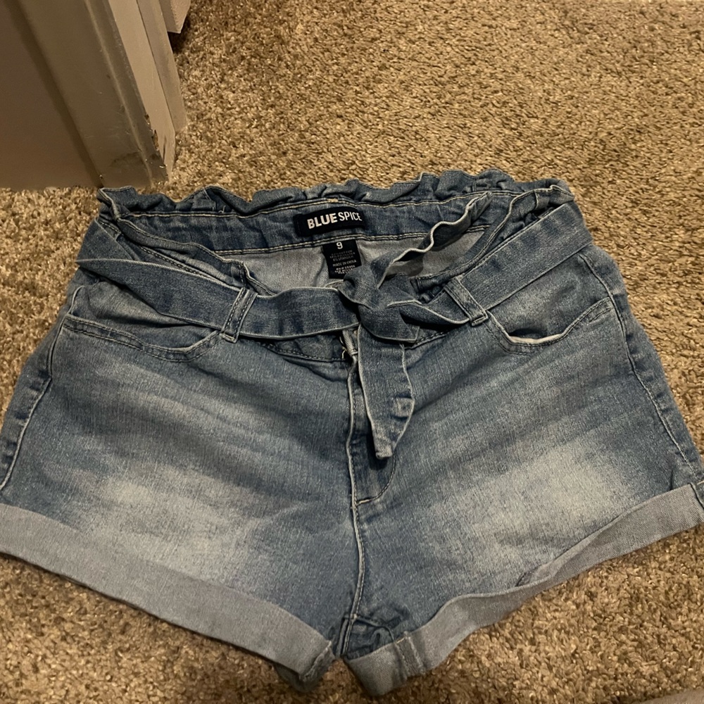 Shorts with belt